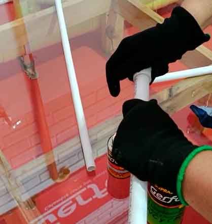 Cómo reparar tubería PVC rota