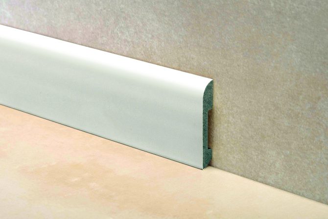 GUARDAESCOBA ZOCALO CLASSIC 70mm x 2,5M BLANCO ATRIM