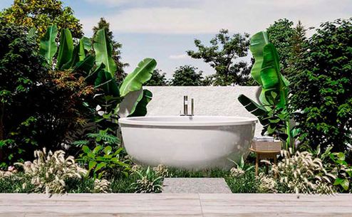 Jacuzzi con grifería en espacio exterior con árboles y plantas