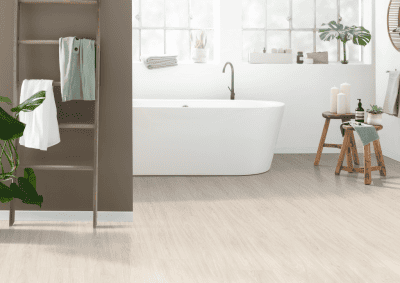 PISO LAMINADO ALEMAN BISELADO CON TEXTURA REGISTRADA VICTORIA BLANCO T32 TVAAQUA2026 AQUA 24 HORAS DE 1292X246X8 (2.5426)